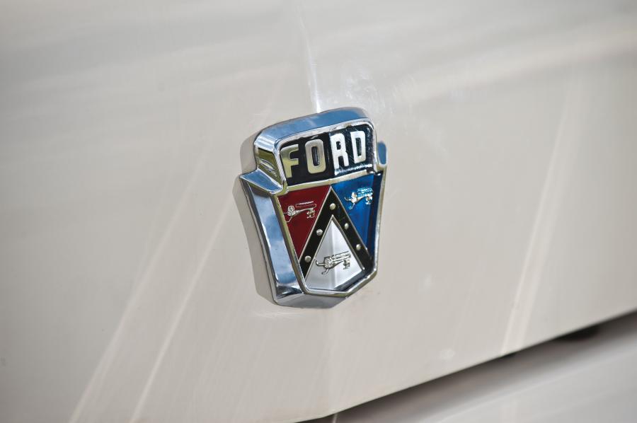  Ford Crestline Skyliner V8 1954 года  (фото 45 из 75)